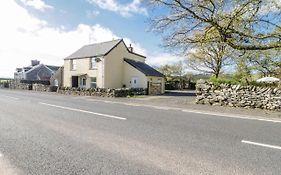 5 Ceirnioge Cottages